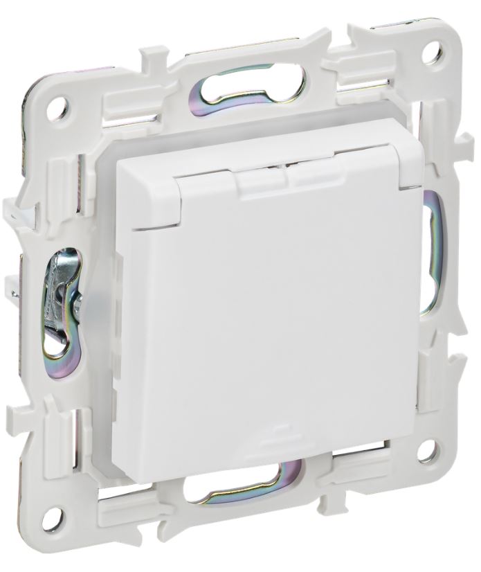 

Розетка с заземлением с крышкой IEK SK-R16-16-44-K01 SKANDY с защитными шторками 16А IP44 SK-R11W Арктический белый, SK-R16-16-44-K01