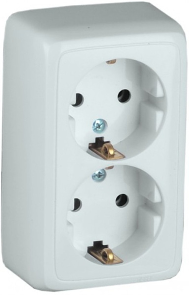 Изображение товара Розетка с заземлением HEGEL РА16-154 для безопасного электросоединения
