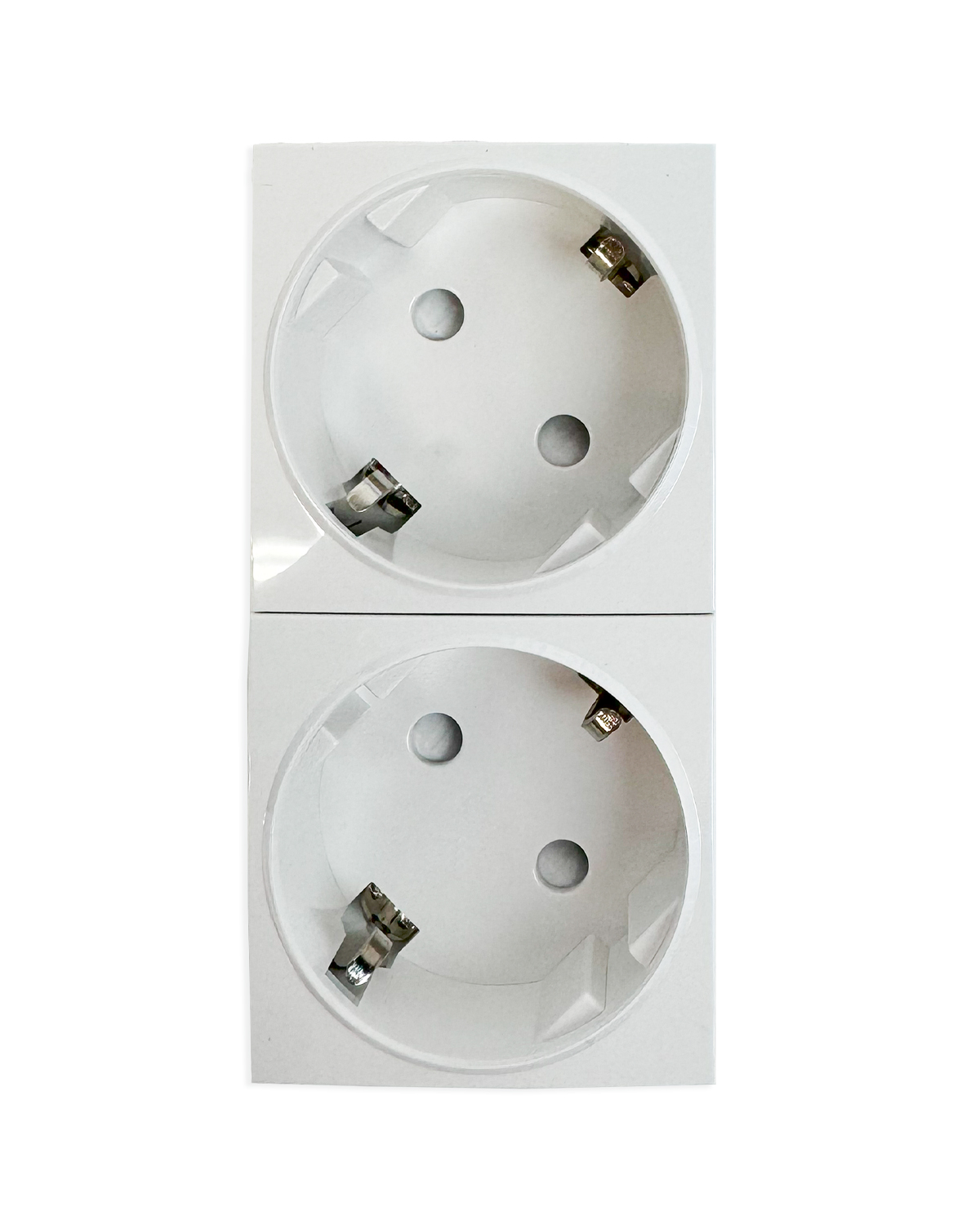 

Розетка Filum FL-PWS-2P-WH 2х2К+З нем.стд., 45х90 мм (mosaic), 4 модуля, белая, FL-PWS-2P-WH