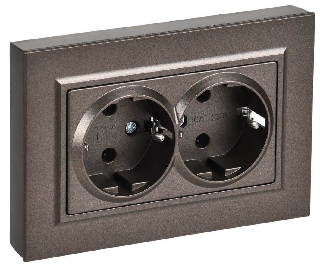 

Розетка двухместная с заземлением IEK BR-R27-16-K45-F BRITE без защитных шторок плоская 16А в сборе РСПл12-3-БрТБ темная бронза, BR-R27-16-K45-F