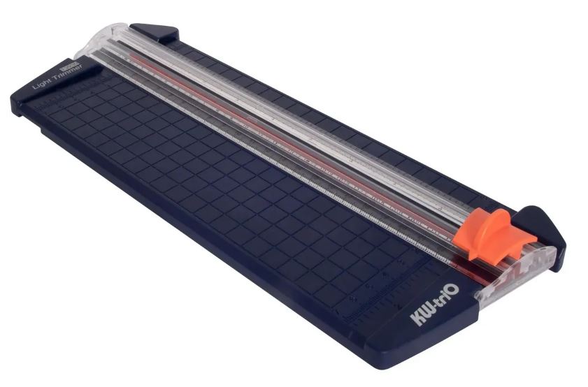 

Резак Kw-trio 13930 D/BLU дисковый A5/9лист./230мм/ручн.прижим, 13930 D/BLU