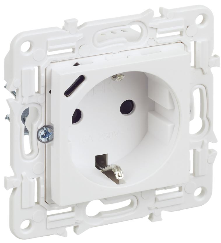 

Розетка с заземлением IEK SK-R14-16-U14-018-K01 SKANDY с защитными шторками 16А с USB C 18Вт SK-R17W Арктический белый, SK-R14-16-U14-018-K01