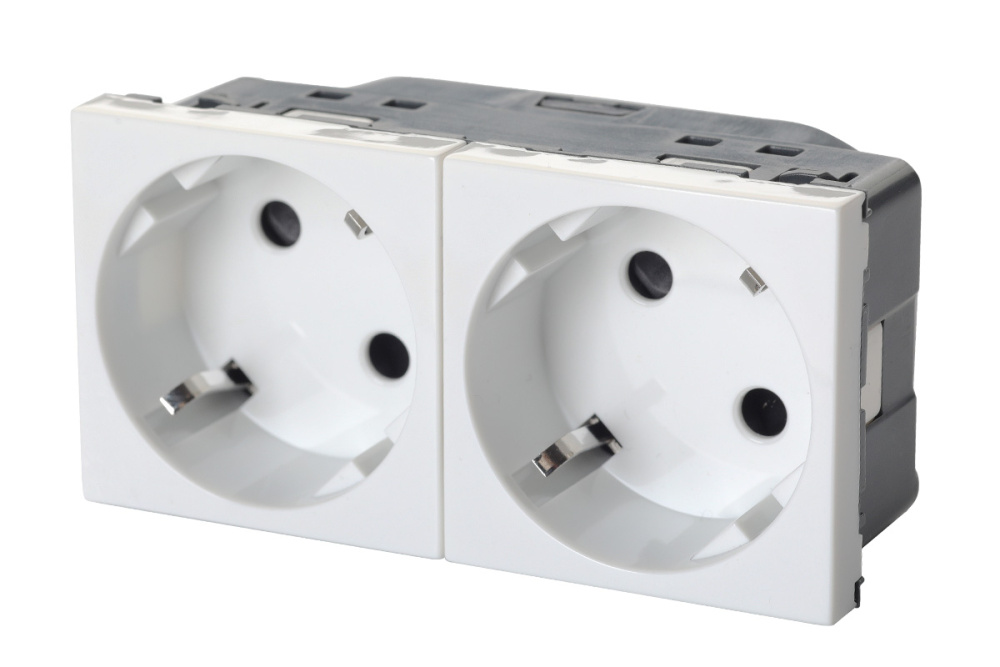 

Розетка Eurolan 16V-40-10WT двойная 2 × 2P+E немецкий стандарт, с защитными шторками, с безвинтовым зажимом, 45 градусов, белый, 16V-40-10WT