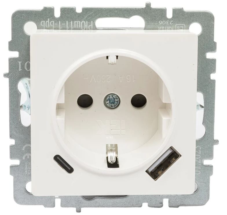 

Розетка с заземлением с 2 USB IEK FP-R14-16-U22-018-K01 FORTE&PIANO с защитными шторками в/к 16А тип A+тип C 18Вт FP247 белый, FP-R14-16-U22-018-K01