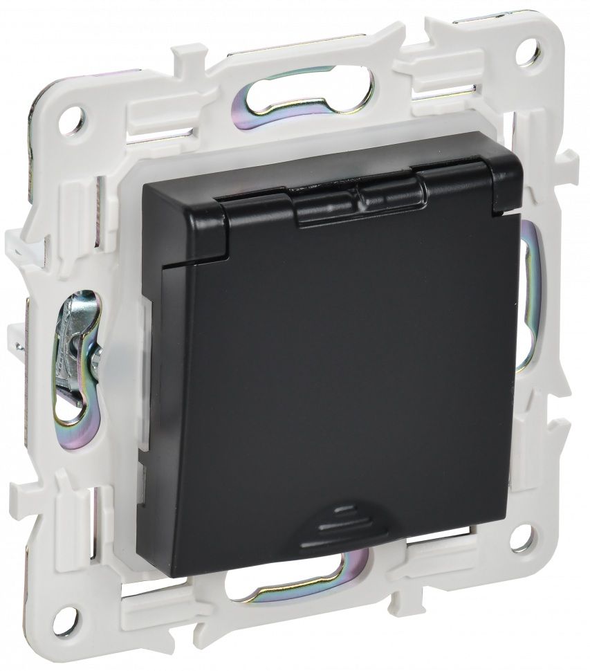 

Розетка с заземлением с крышкой IEK SK-R16-16-44-K02 SKANDY с защитными шторками 16А IP44 SK-R11Bl черная, SK-R16-16-44-K02