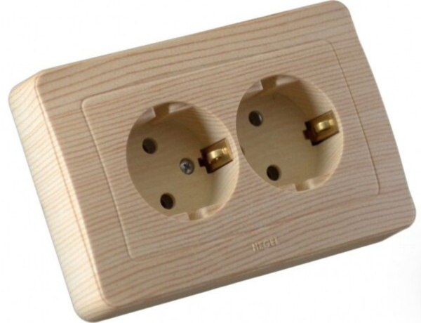 Изображение товара Розетка с заземлением HEGEL РС16-351-02 для безопасного подключения