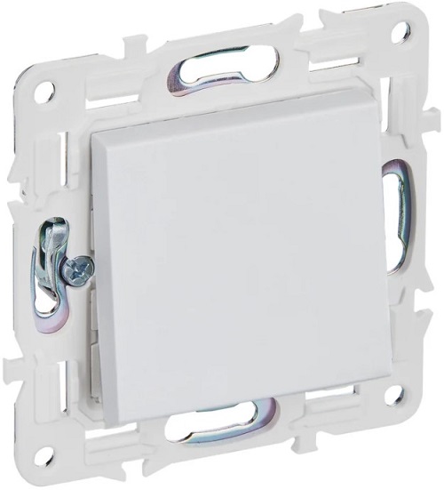 

Переключатель перекрестный IEK SK-V13-0-10-K01 SKANDY 10А SK-V03W Арктический белый, SK-V13-0-10-K01