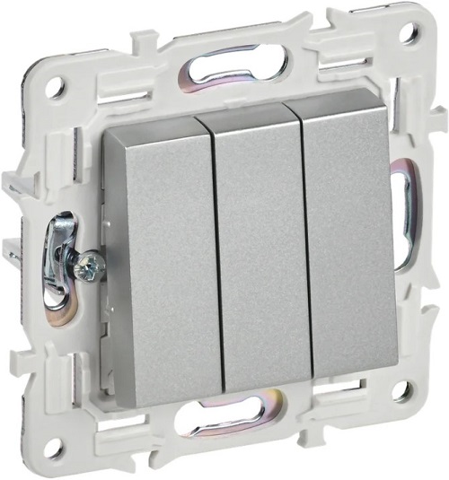 

Выключатель трехклавишный IEK SK-V30-0-10-K23 SKANDY 10А SK-V11S Серебряный, SK-V30-0-10-K23