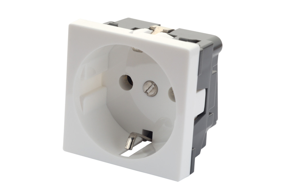 

Розетка Eurolan 16V-10-06WT 2P+E немецкий стандарт 45 × 45 мм, с защитными шторками, белый, 16V-10-06WT