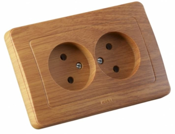 Изображение товара Розетка с заземлением HEGEL РС16-341-05 для безопасного электроснабжения