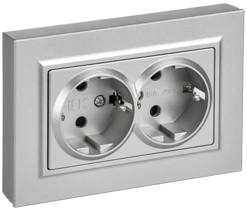 

Розетка двухместная с заземлением IEK BR-R28-16-K47-F BRITE с защитными шторками плоская 16А в сборе РСшПл12-3-БрА алюминий, BR-R28-16-K47-F