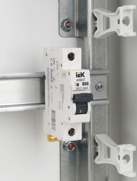 фото Автоматический выключатель  IEK AR-M06N-1-B050