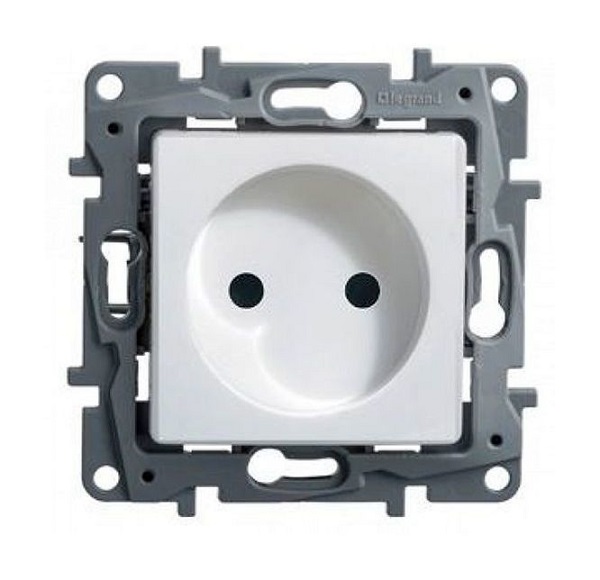 

Розетка Legrand 672234 Etika - 2К со шторками, немецкий стандарт, винтовые зажимы, 16 А, 250 В~, белый, 672234