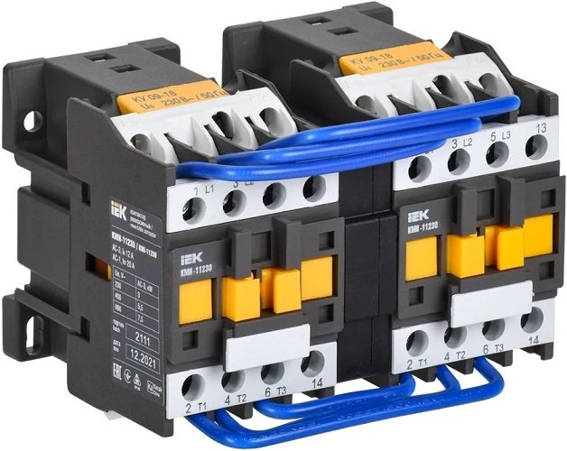 

Контактор IEK KKM13-012-230-20-1 КМИ-11230 реверс 12А 230В/АС3 2NO, KKM13-012-230-20-1