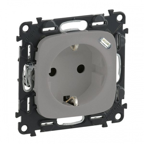 

Розетка комбинированная Legrand 753007 Valena ALLURE - силовая 2К+З 16А ~250В со встроенным зарядным устройством USB C 15А 5В, с лицевой панелью, алюм, 753007