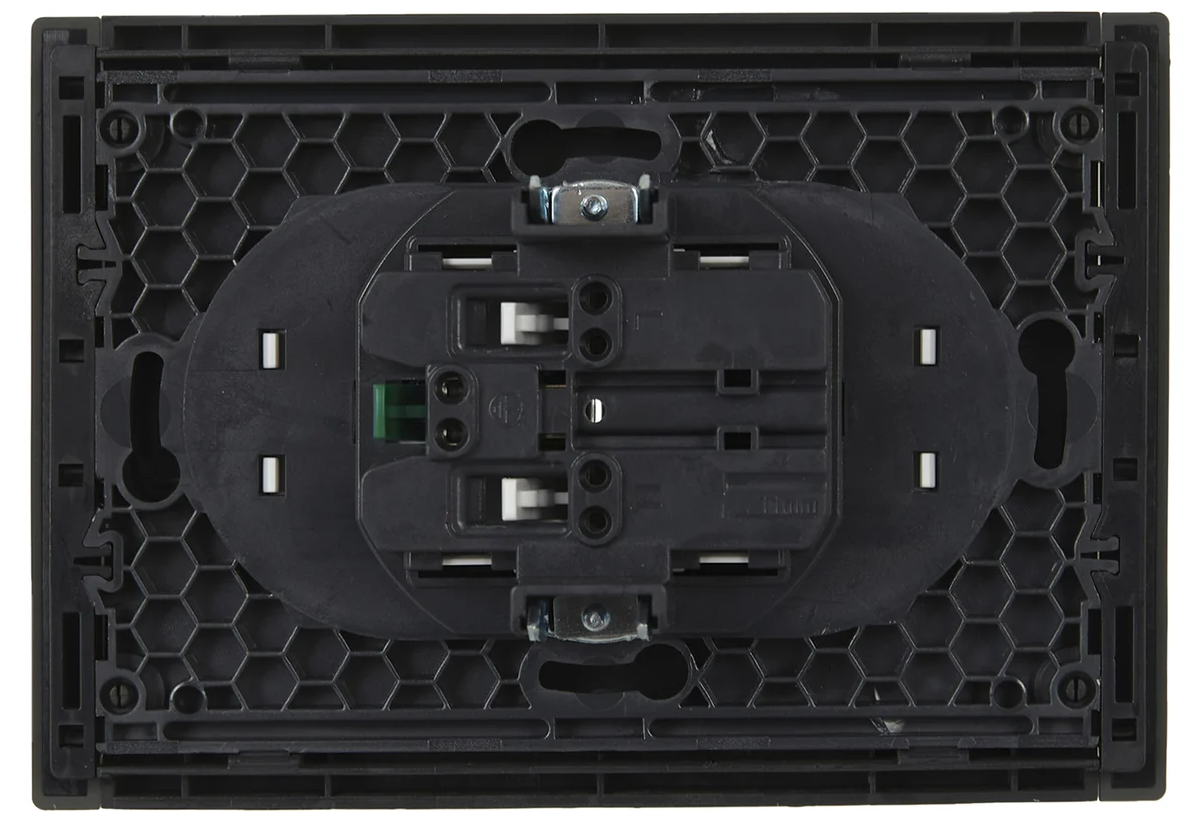 

Розетка двухместная с заземлением IEK FP-R24-16-1-K03 FORTE&PIANO с защитными шторками б/к 16А FP323 серый, FP-R24-16-1-K03