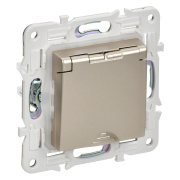 фото Розетка с заземлением с крышкой  IEK SK-R16-16-44-K37