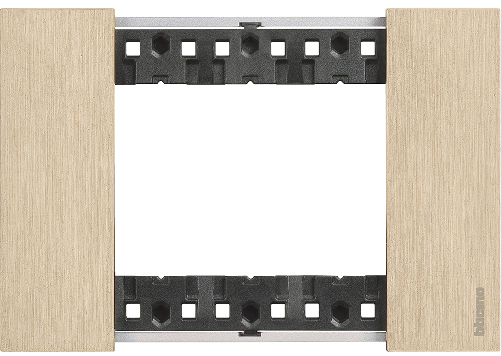 

Рамка BTicino KA4803ZW LIVING NOW 3 модуля. Цвет "Золото", KA4803ZW