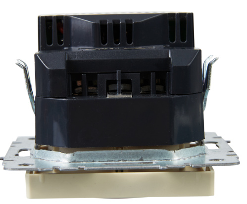 фото Розетка с заземлением  IEK BR-R14-16-U21-D21-K10 в Омске