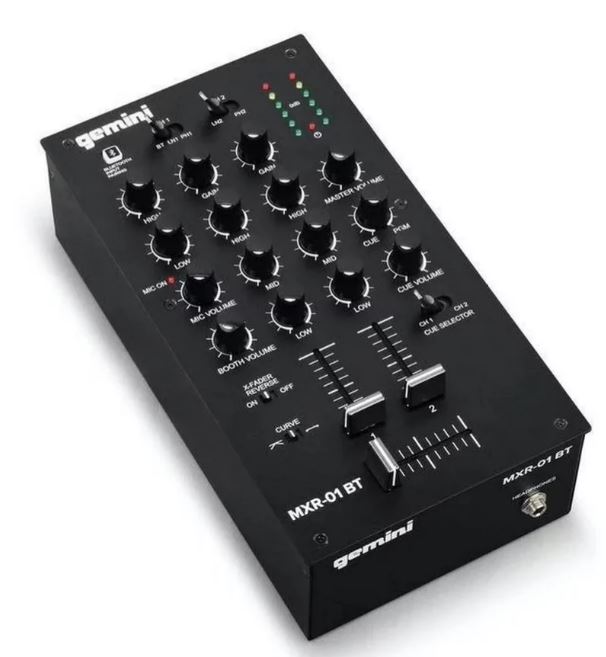 

Микшер Gemini MXR-01BT 2х канальный DJ микшер с Bluetooth; 4xRCA phono/линейные входа; 1/4" микрофонный вход, 1/4" выход на наушники, MXR-01BT