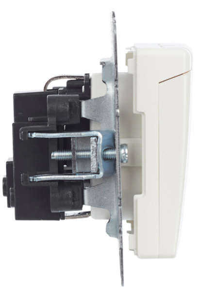 фото Розетка с заземлением  IEK BR-R16-16-K36 в Уфе