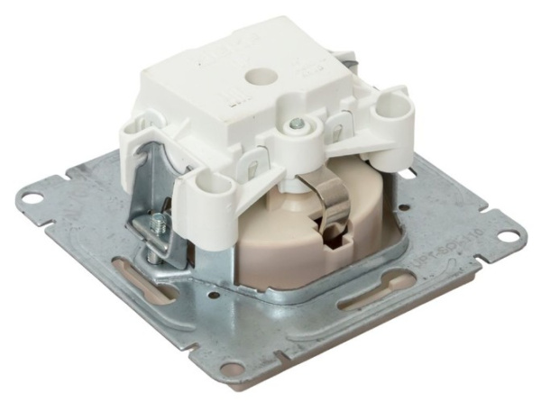 фото Розетка с заземлением  EKF UP1-SOI-110