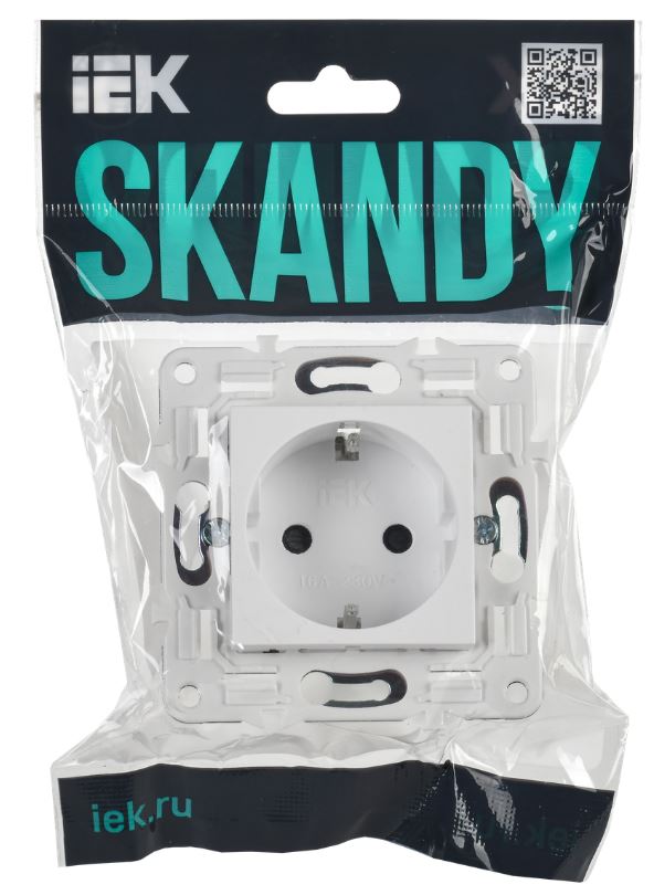 

Розетка с заземлением IEK SK-R14-16-K01 SKANDY с защитными шторками 16А SK-R04W Арктический белый, SK-R14-16-K01