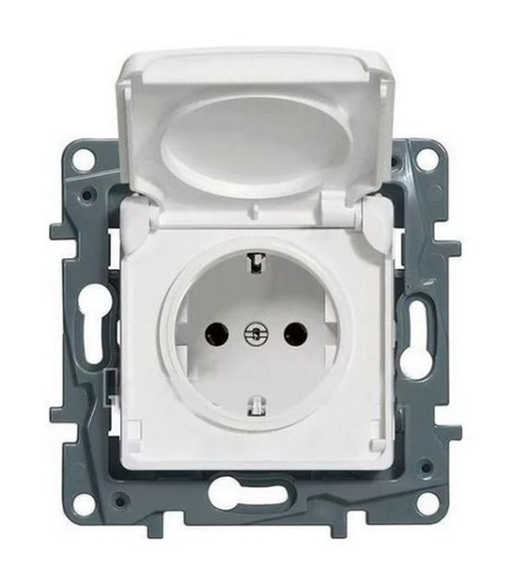 Изображение товара Розетка Legrand 672232 серия Etika встраиваемая IP44 с защитными шторками