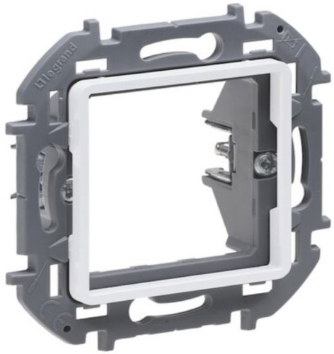 Изображение товара Адаптер Legrand 673900 из термопласта с защитой IK04