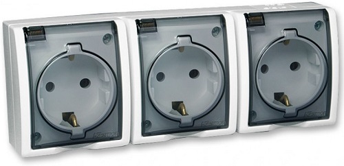 

Розетка Simon 1594437-030 Simon 15 Aqua Белый 3-я с/з с крышкой наружная,IP54, 1594437-030