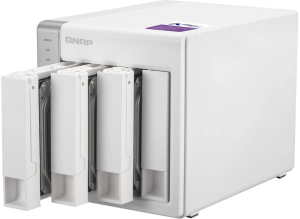 фото Сетевой накопитель  QNAP D4