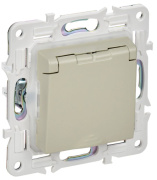 фото Розетка с заземлением IEK SK-R16-16-44-K10