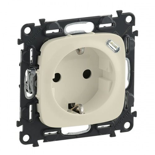 

Розетка комбинированная Legrand 753006 Valena ALLURE - силовая 2К+З 16А ~250В со встроенным зарядным устройством USB C 15А 5В, с лицевой панелью, слон, 753006