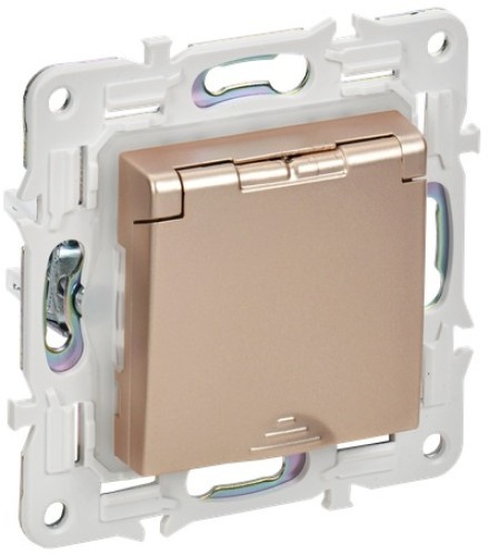 фото Розетка с заземлением с крышкой IEK SK-R16-16-44-K98 в Казани