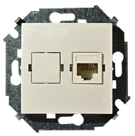 

Розетка Simon 1591598-031 Simon 15 Бежевый компьютерная 1-ая RJ45 кат.5е, 1591598-031