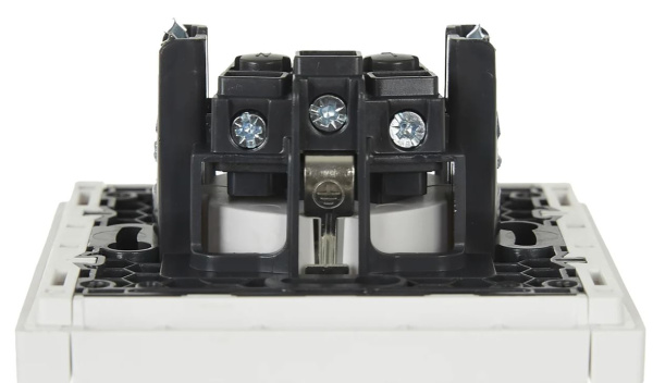 фото Розетка с заземлением  IEK FP-R11-16-K01 в Уфе
