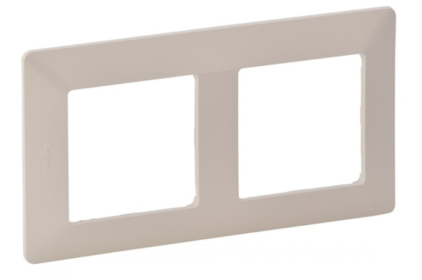 Изображение товара Рамка для выключателей Legrand 754042 Valena Life белая пластиковая