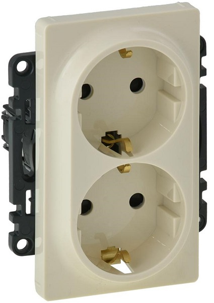 Изображение товара Розетка Legrand 753526 двойная электрическая с защитой IP20