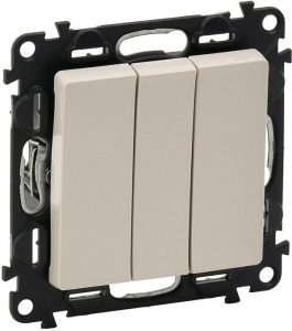 

Выключатель Legrand 752503 Valena LIFE трехклавишный 10АХ 250В с лицевой панелью.Винтовые, 752503