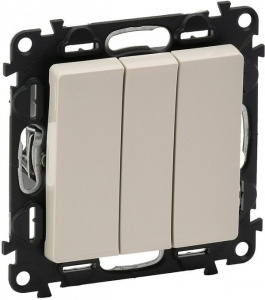 Изображение товара Выключатель Legrand 752503 трёхклавишный IP20 с винтовыми клеммами
