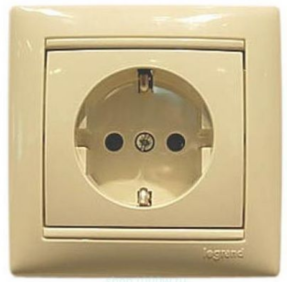 

Розетка Legrand 774323 Valena с заземлением, в сборе, 2К+3,16А, 250В, IP20 (слоновая кость), 774323