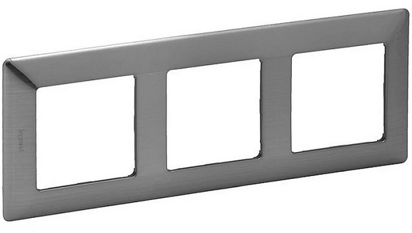 Изображение товара Рамка Legrand 754153 серии Valena Life для трех механизмов универсальная