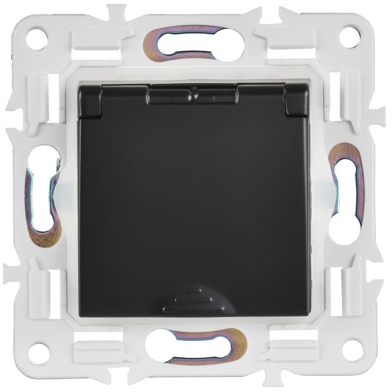 

Розетка с заземлением с крышкой IEK SK-R16-16-44-K02 SKANDY с защитными шторками 16А IP44 SK-R11Bl черная, SK-R16-16-44-K02