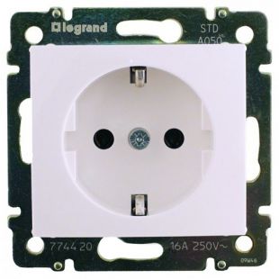 

Розетка Legrand 774420 Valena с заземлением, в рамку, 2К+З,16А, 250В, IP20 (белая), 774420